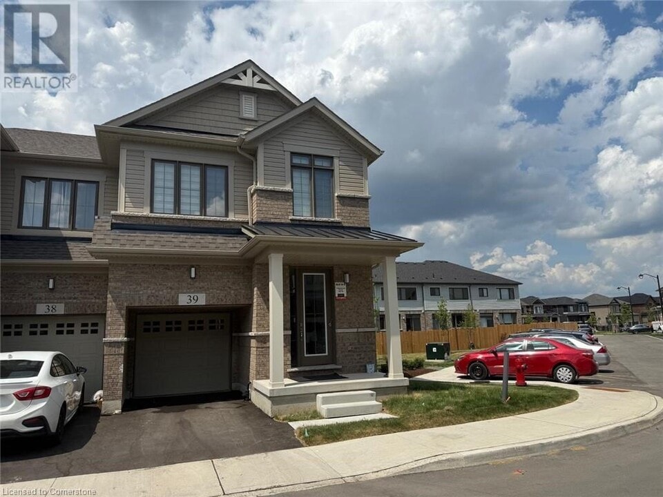 15 Blacklock St in Cambridge, ON - Building Photo