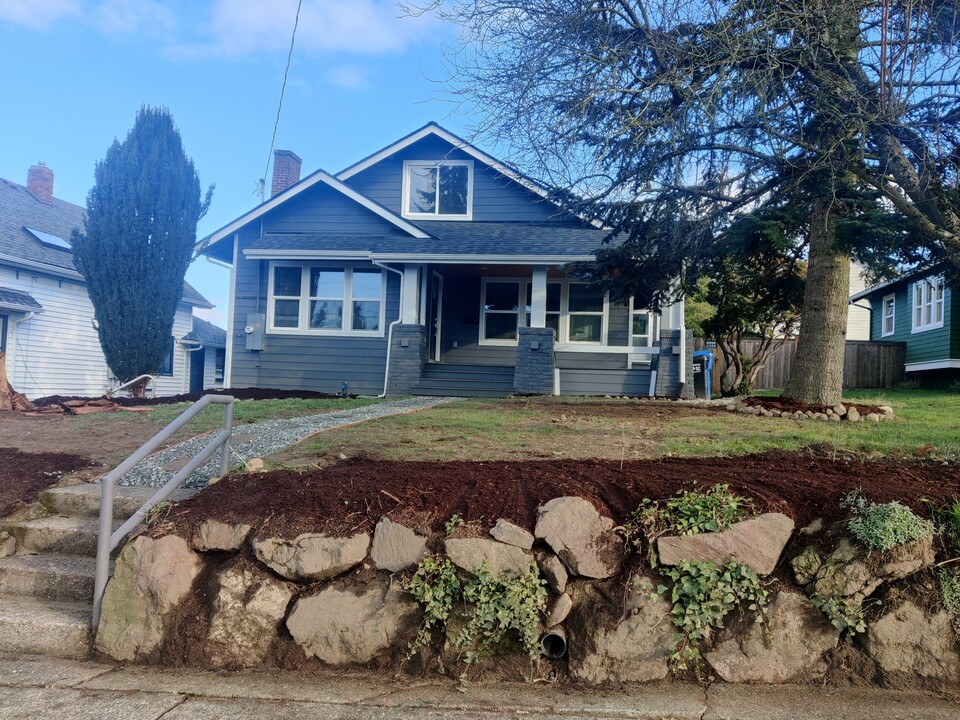 10220 56th Ave S in Seattle, WA - Building Photo