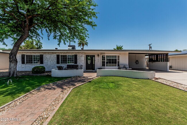 property at 1027 E Palmaire Ave