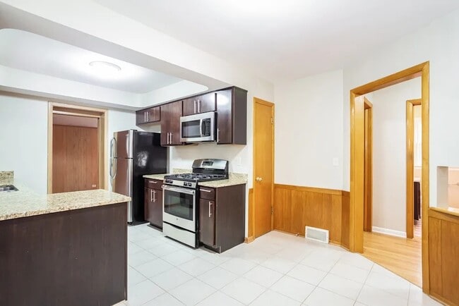 8126 N Octavia Ave in Niles, IL - Building Photo - Building Photo