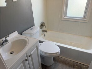 223 La Motte Ln in Ferguson, MO - Building Photo - Building Photo