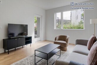 1 Adrian Ct in Burlingame, CA - Building Photo - Building Photo