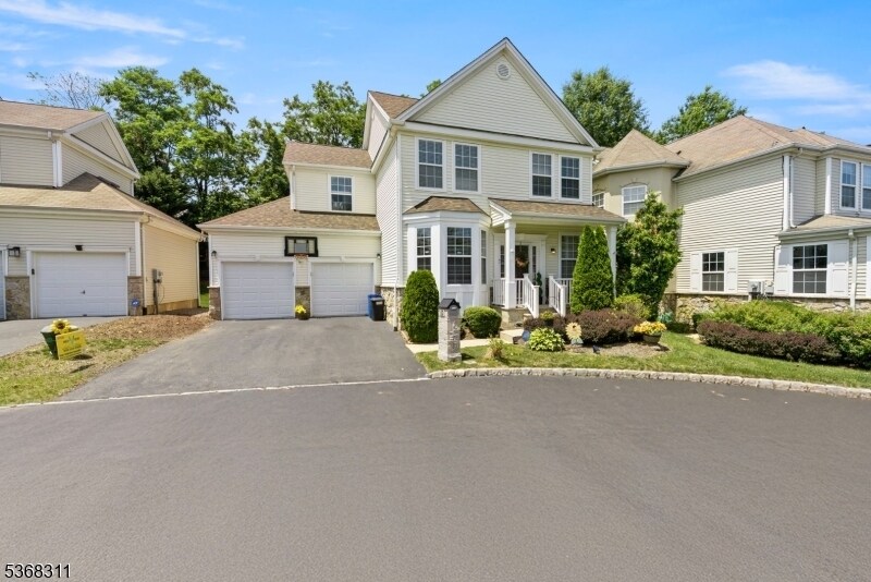 112 Overhill Dr in Sayreville, NJ - Building Photo