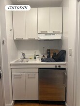 339 E 57th St in New York, NY - Building Photo - Building Photo