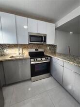 8025 NW 8th St in Miami, FL - Building Photo - Building Photo