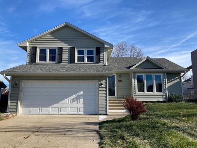 property at 109 SW Meadowlark Ct