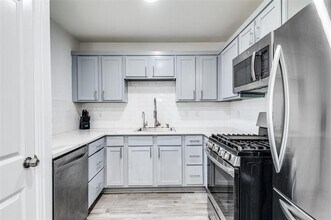 2427 Tolosa Dr in Dallas, TX - Building Photo - Building Photo