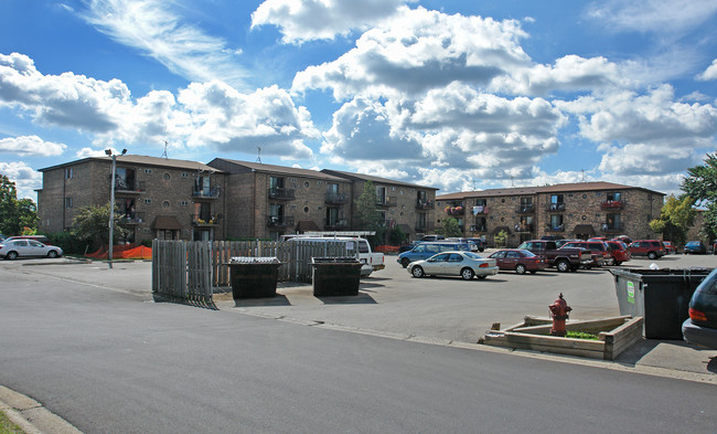 1956 Green Ln in Palatine, IL - Foto de edificio - Building Photo