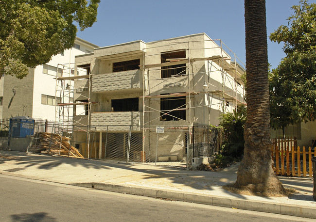 1418 N Poinsettia Pl in Los Angeles, CA - Foto de edificio - Building Photo