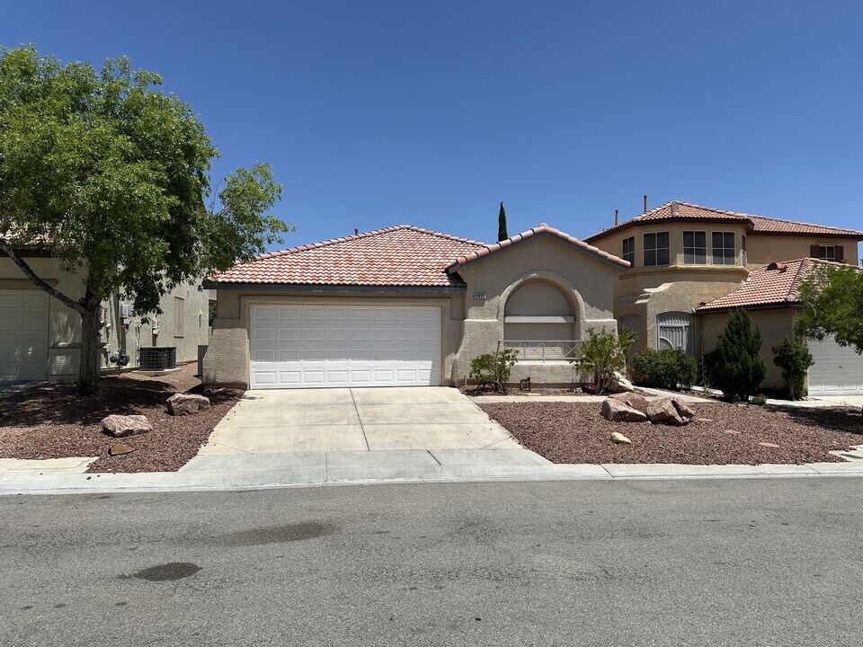 9900 Shadow Grove Ave in Las Vegas, NV - Building Photo