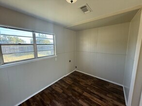 1228 Darby Ave in Pampa, TX - Foto de edificio - Building Photo