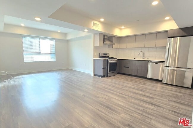 property at 5030 Rosewood Ave