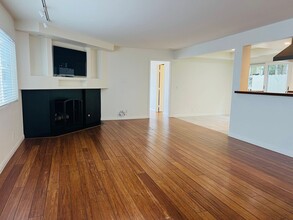 317 Heliotrope Ave in Newport Beach, CA - Building Photo - Building Photo
