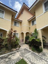 2092 NE 167th St in North Miami Beach, FL - Building Photo - Building Photo