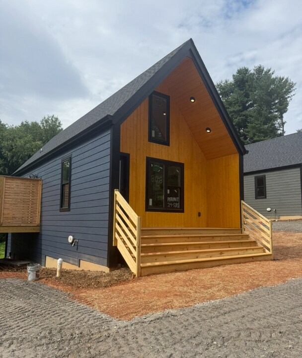 808 Country Club Dr in Waynesville, NC - Building Photo