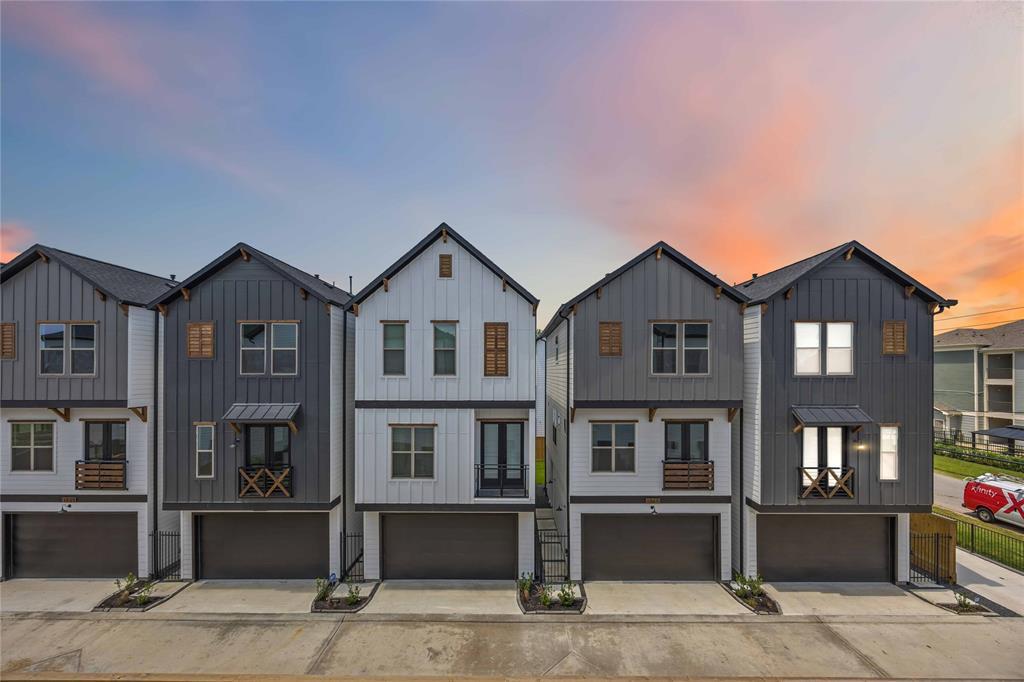 1945 Johanna Dr in Houston, TX - Building Photo