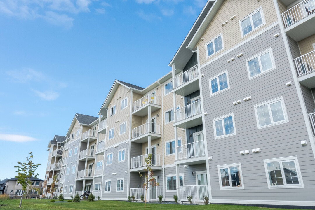 The Pinnacle at Bridgwater in Winnipeg, MB - Foto de edificio
