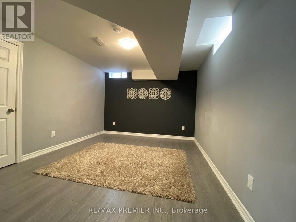 271 Wardlaw Pl in Vaughan, ON - Building Photo