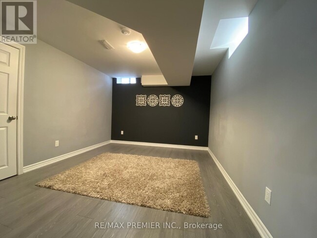 271 Wardlaw Pl