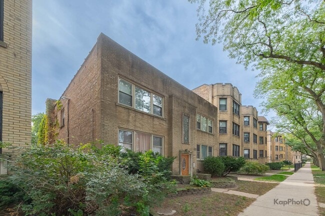 2041 W Jarvis Ave in Chicago, IL - Building Photo - Building Photo