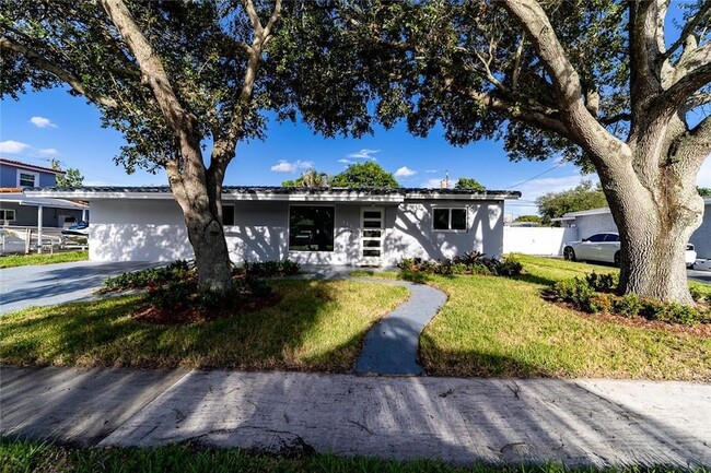 131 NW 72nd Way, Unit AUCPZT in Hollywood, FL - Building Photo - Building Photo