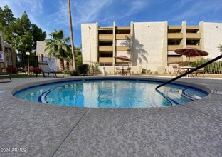 7625 E Camelback Rd in Scottsdale, AZ - Building Photo - Building Photo