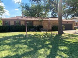 470 W Purnell St in Lewisville, TX - Building Photo