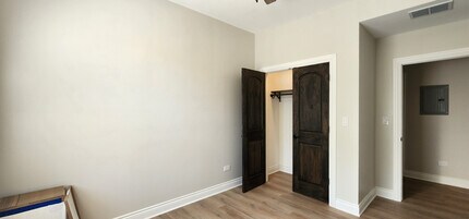 2552 S Central Park Ave, Unit 2 in Chicago, IL - Foto de edificio - Building Photo