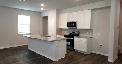 946 Grand Emperor DR in Houston, TX - Building Photo - Building Photo