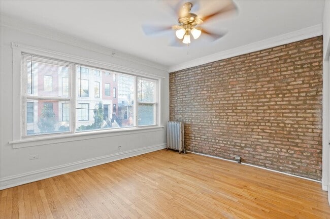 444 W Arlington Pl, Unit 2 in Chicago, IL - Foto de edificio - Building Photo