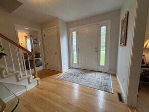 5 Autumn Ln in Natick, MA - Building Photo - Building Photo