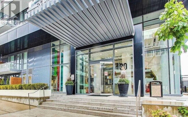 30 Roehampton Ave in Toronto, ON - Building Photo - Building Photo