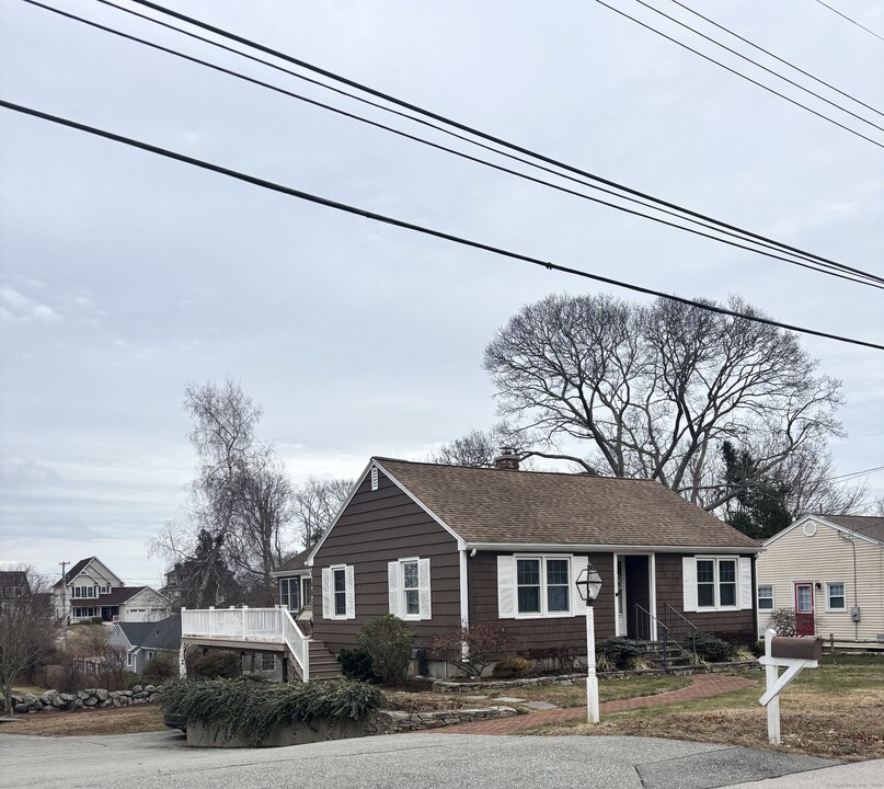 28 Bayberry Ln in Groton, CT - Building Photo