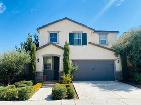 3882 Buckingham Ave in Clovis, CA - Building Photo