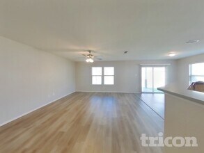 528 Shell St in Cedar Hill, TX - Foto de edificio - Building Photo