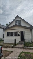 518 Thomas Ave W