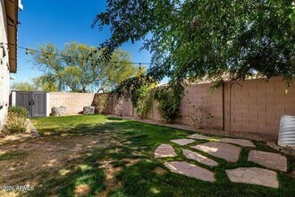 2981 E Nighthawk Wy in Phoenix, AZ - Foto de edificio - Building Photo