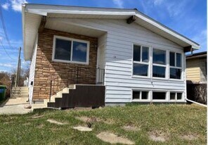 5404-5454 54 St in Ponoka, AB - Building Photo