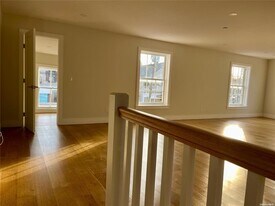 108 South St in Oyster Bay, NY - Building Photo