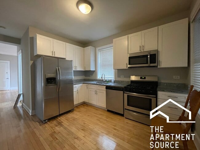 2515 N Kilbourn Ave, Unit 1R