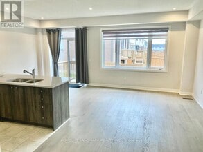 109 Yale Dr in Hamilton, ON - Building Photo - Building Photo