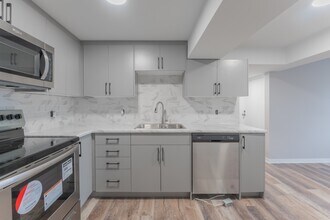 788 Hillside Dr in Kingston, ON - Building Photo - Building Photo