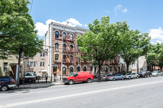 216 Pennsylvania Ave in Brooklyn, NY - Foto de edificio - Building Photo