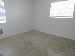 1122 N H St-Unit -16 in Lake Worth, FL - Building Photo - Building Photo