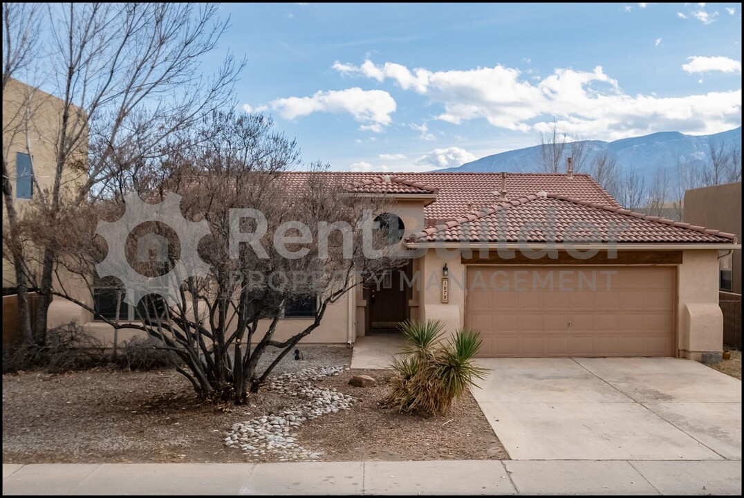 1070 Calle Palo Verde in Bernalillo, NM - Building Photo