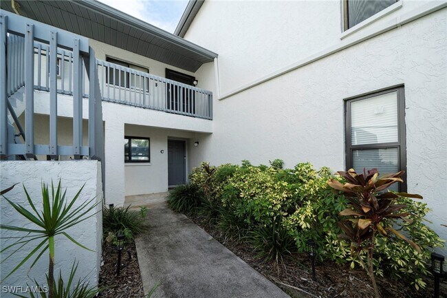 17456 Silver Fox Dr in Ft. Myers, FL - Building Photo - Building Photo