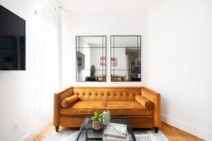 403 E 69th St in New York, NY - Building Photo