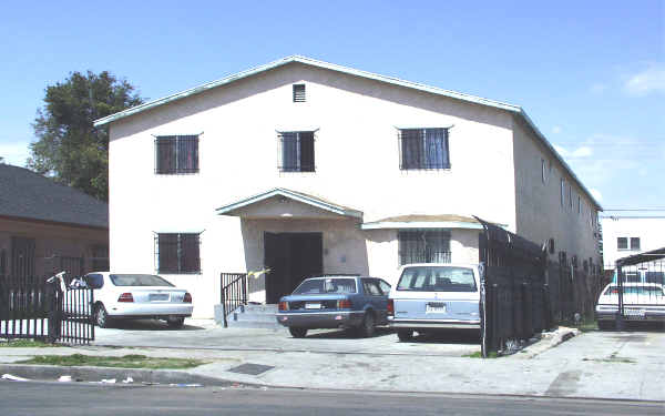 211 E 55th St in Los Angeles, CA - Foto de edificio - Building Photo