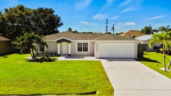 2110 SW Trenton Ln in Port St. Lucie, FL - Building Photo