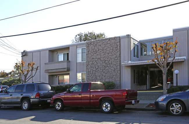 40 Glen Eyrie Ave in San Jose, CA - Foto de edificio - Building Photo